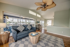 Smart TV, books - Gulf Hidden Jewel POOL Kayak bikes fish from dock (Matlacha)