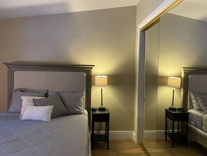 2 bedrooms, WiFi, bed sheets - Modern Townhome! Walk to Hyatt, Beaches, Ski Shuttle, Restaurants (Incline Village)