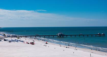 PROMO PRICES- POOL VIEW - CLEARWATER BEACH - FREE WI-FI/PARKING