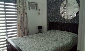 2 bedrooms, iron/ironing board, free WiFi - Staycation Redwoods Condominuim (Quezon City)