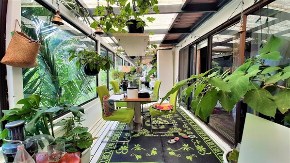 Luxury-Suite, 2 Schlafzimmer, Hafenblick, Meerseite | Terrasse/Patio