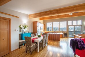 House, 3 Bedrooms | Living room