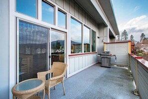 House, 3 Bedrooms | Balcony