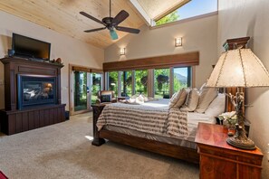 4 soverom, strykejern/-brett, reiseseng for barn og wi-fi (inkludert)