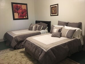 3 bedrooms, desk, iron/ironing board, WiFi
