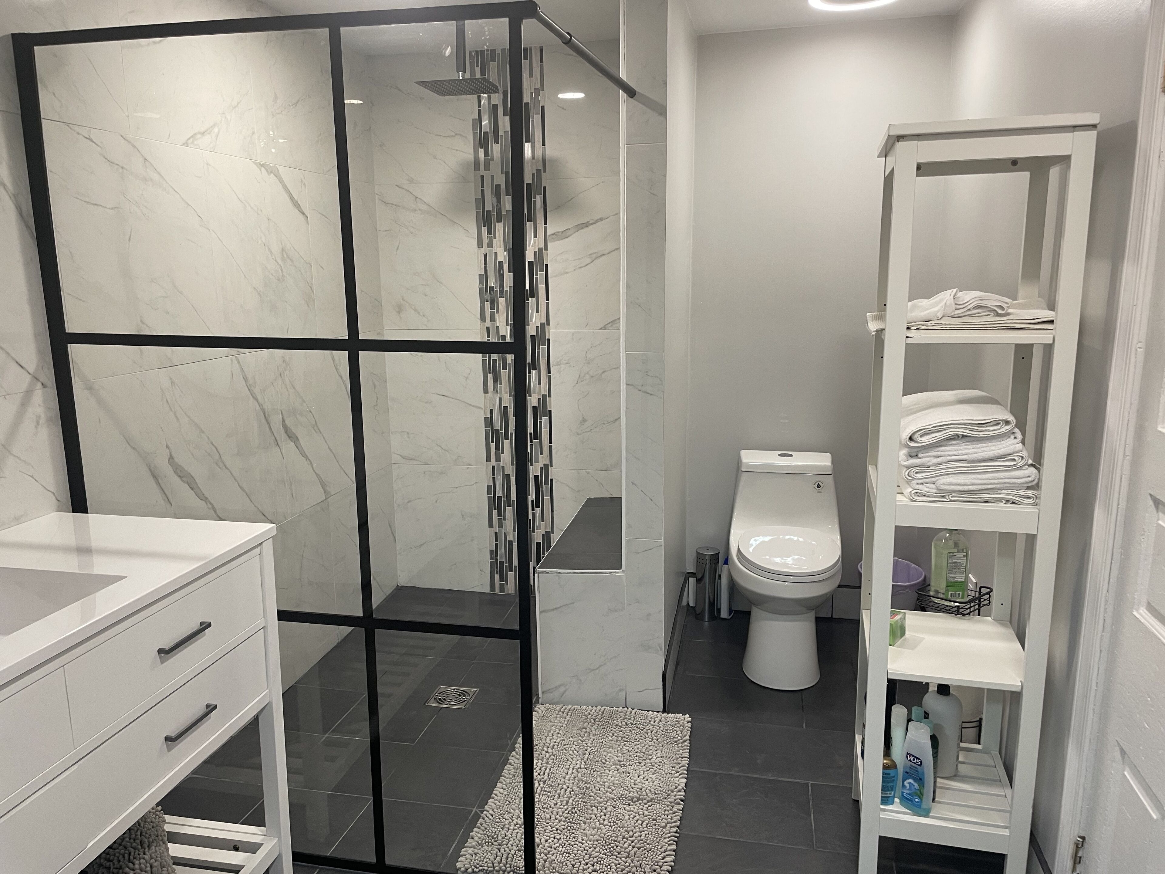 Combined shower/bathtub, hair dryer, towels, soap
