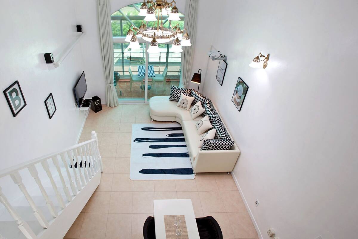 Habitación (Whirlpool Room B) | Zona de estar | Una televisión de pantalla plana