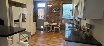 Hofter. Broadway 2 BR Historic Denver, Private Yard