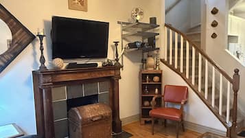 Télévision, lecteur de DVD, chaîne hi-fi