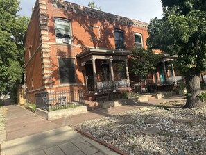 Exterior - Hip S. Broadway 2 BR Historic Denver, Private yard (Denver)