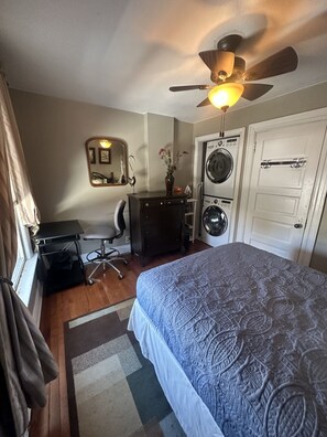 2 bedrooms, in-room safe, desk, free WiFi - Hip S. Broadway 2 BR Historic Denver, Private yard (Denver)