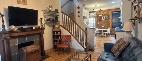 Télévision, lecteur de DVD, chaîne hi-fi