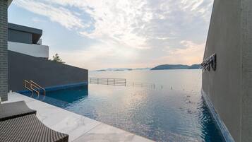 ROTA | Private pool