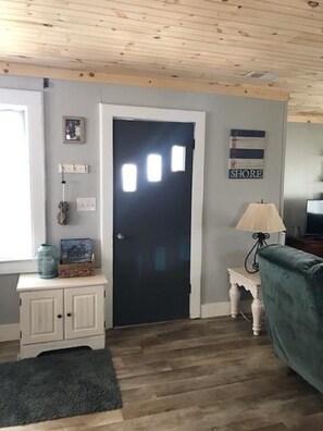 Interior - Beach Retreat - OceanFront Cottage (Kitty Hawk)