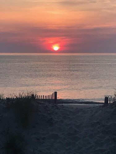 Beach Retreat - OceanFront Cottage