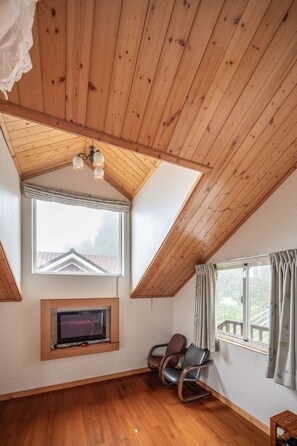 Kahden hengen deluxe-huone, kylpyamme | Pimennysverhot, ilmainen Wi-Fi, vuodevaatteet