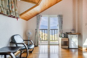 Habitación Deluxe doble, bañera | Cortinas opacas, wifi gratis, ropa de cama