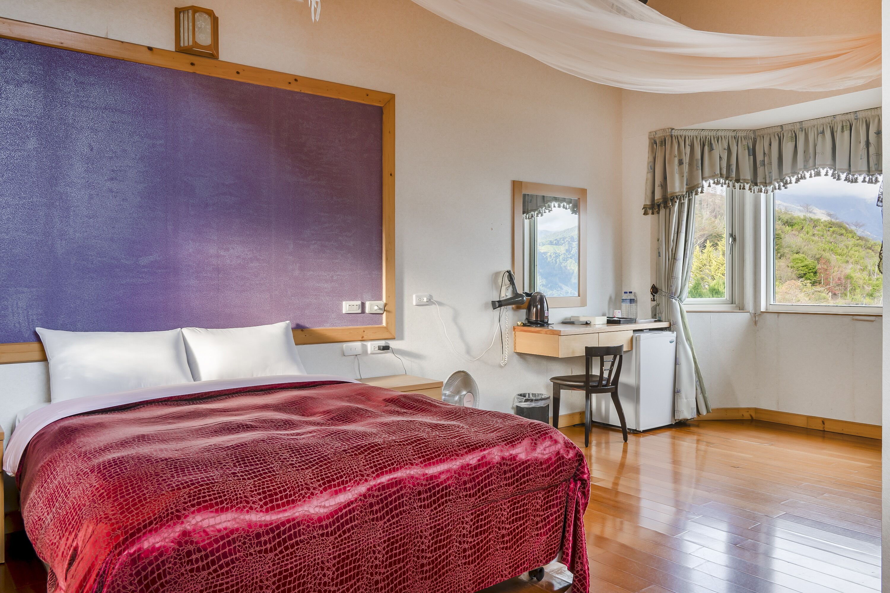 Deluxe Double Room with Bathtub | Blackout drapes, WiFi (free), bed sheets
