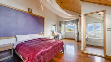 Deluxe Double Room, Bathtub | Langsir/tirai gelap terus, Wi-fi percuma, cadar katil