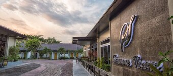 Seasons Hotel Sablayan