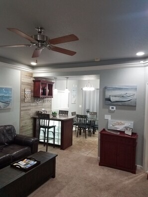 Unclassified image, 3 of 17, button - Beautiful Lake View Condo. Minutes to Racetrack (Hot Springs)