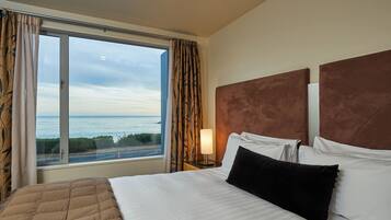 Egyptian cotton sheets, premium bedding, in-room safe