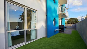 Luxury Courtyard Apartment