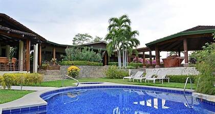 Las Mañanitas - Wonderful Oceanfront Villa and Beachfront Property!