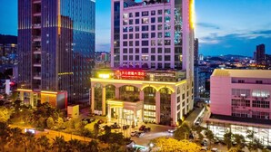 A hotel with a modern facade, large windows, and a prominent entrance. - Tianyuan Junlong Hotel (Xiamen)