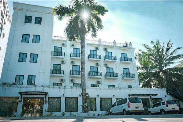 Exterior - Sen Yangon Lakeview Hotel (Yangon)