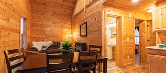 White Mountains Pet Friendly Cabin Near Lake