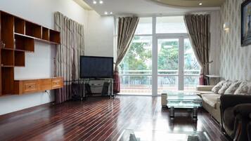 32-inch flat-screen TV with cable channels, TV