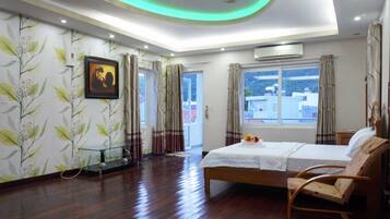 Premier Villa | 5 bedrooms, individually decorated, individually furnished, desk