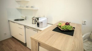 Privat køkken | Ovn, højstol