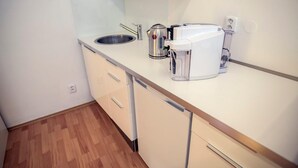 Privat køkken | Ovn, højstol
