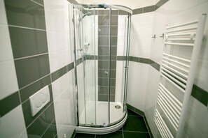 Bathroom | Towels, soap, shampoo - Apartment right around the corner of Old Town Square (Prague)