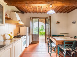 Frigorifero, forno, lavastoviglie, pentole/stoviglie/utensili