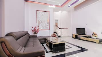 Standard Villa | Living room | Flat-screen TV