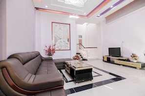 Villa Standard | Vardagsrum | Platt-tv