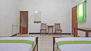 Family Double Room | Desk, free WiFi, bed sheets