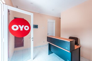 Reception - OYO 1554 Pavilio Residence (Cikarang)