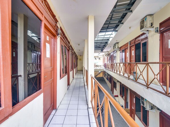 Interior detail - OYO 591 Mn Residence Syariah (Jakarta)