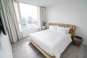 Premium bedding, in-room safe, desk, blackout drapes - M Suites by S Home (Ho Chi Minh City)