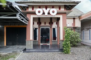 Pintu masuk properti