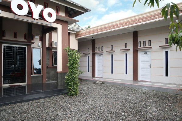Exterior - OYO 2202 Delima Guest House Syariah (Padang)