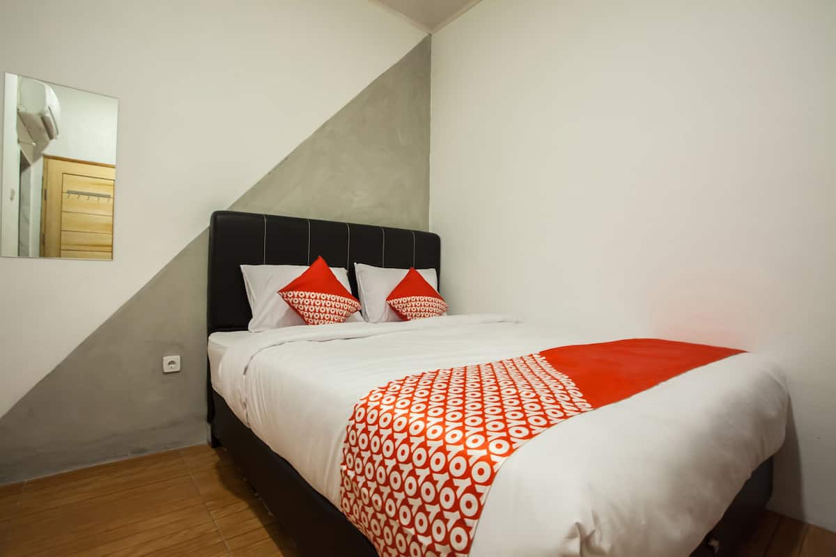 Standard Double Room | Free WiFi, bed sheets