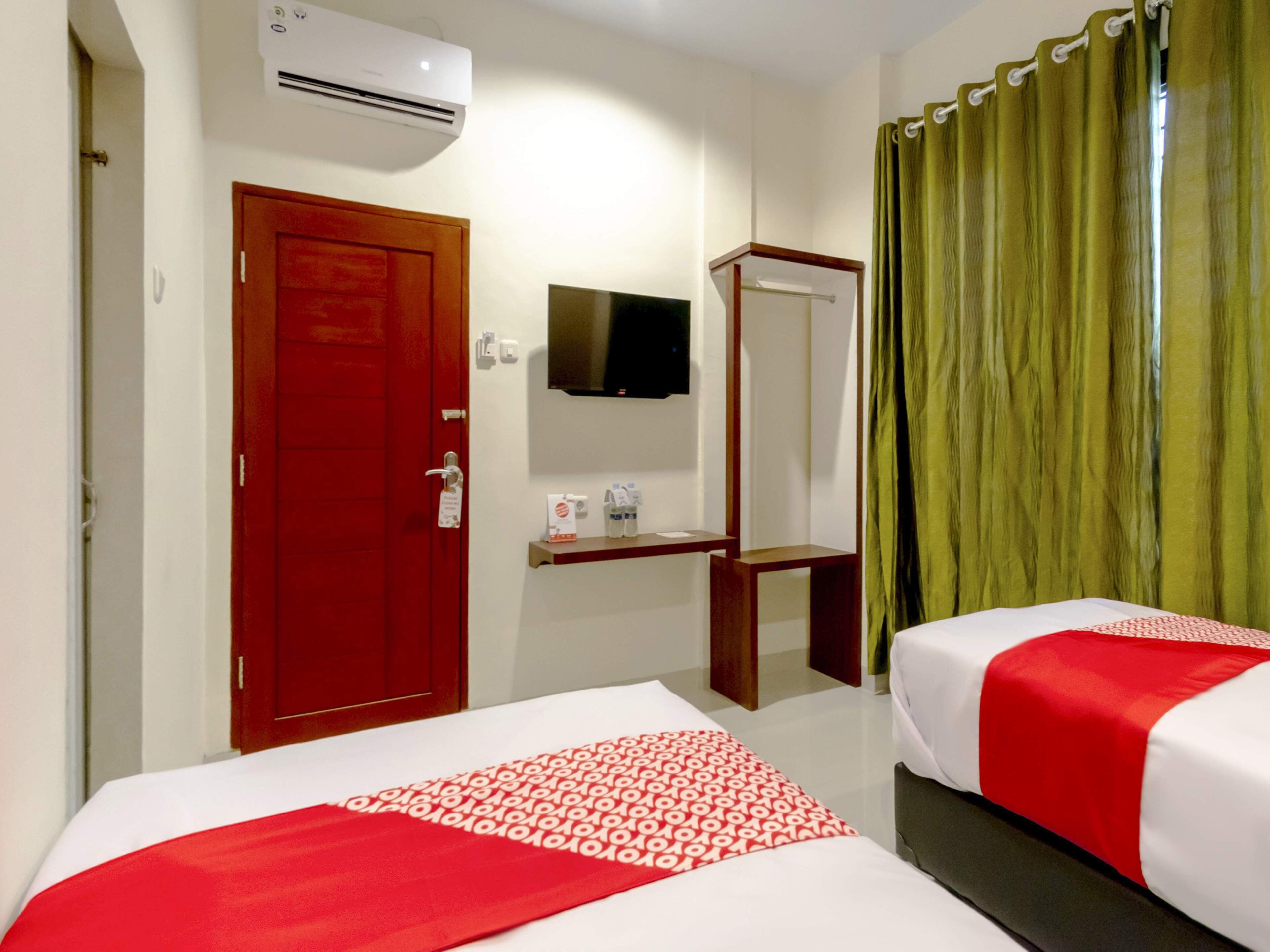 Escritorio, wifi gratis y ropa de cama 