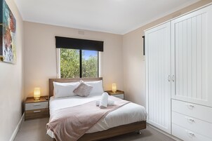 House, 4 Bedrooms | 4 bedrooms, individually decorated, individually furnished, desk