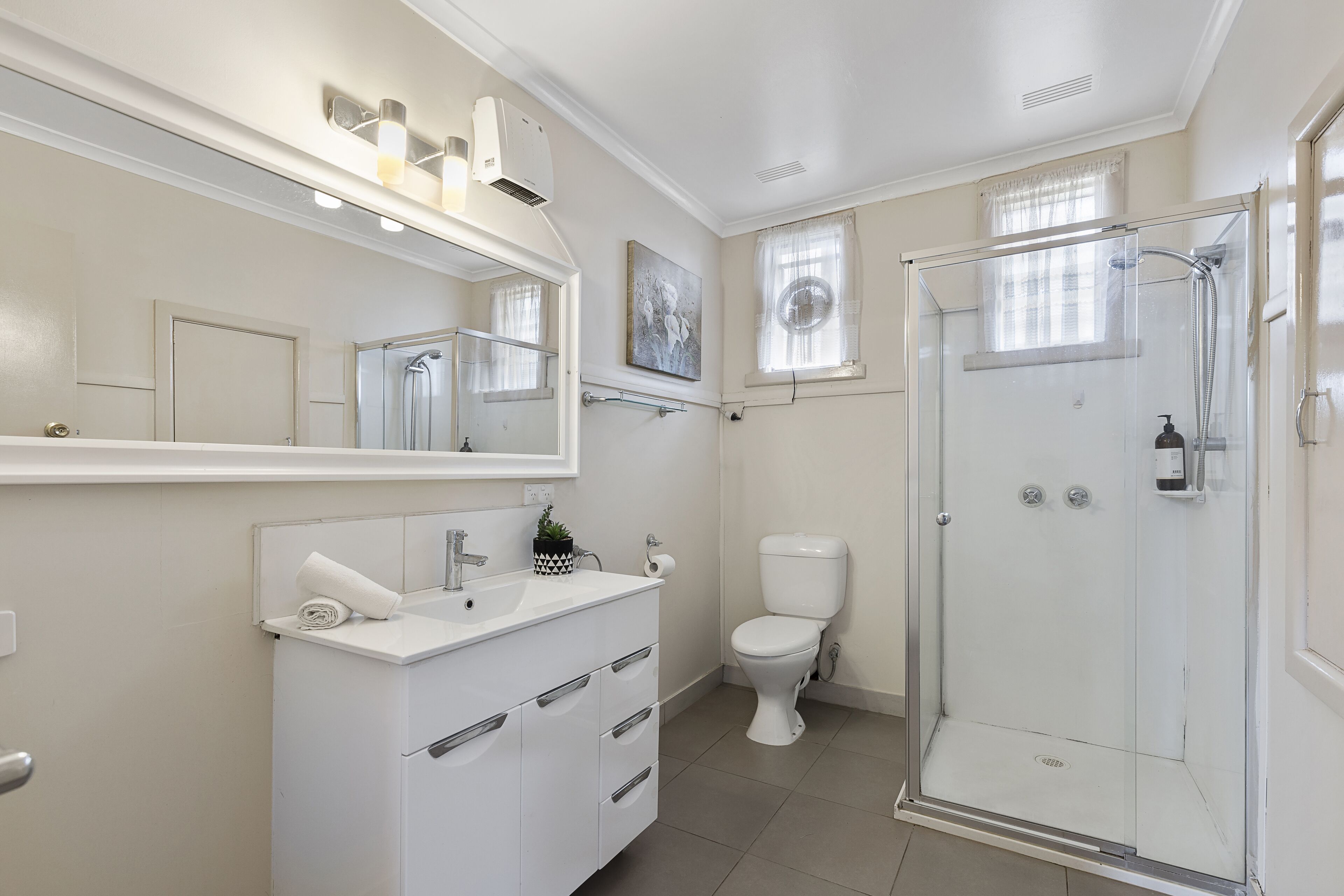 House, 4 Bedrooms | Bathroom | Shower, hair dryer, towels, soap