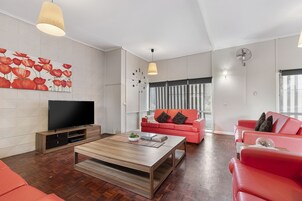 House, 4 Bedrooms | Living area | Smart TV